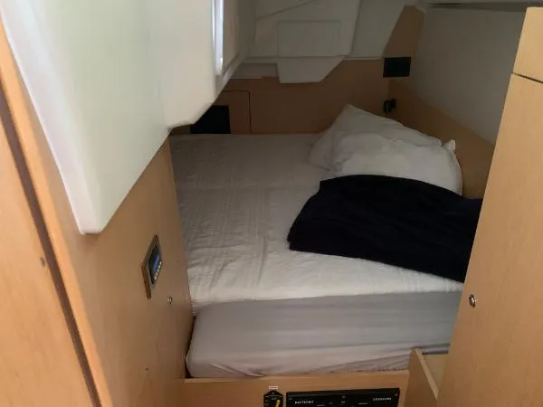 Slide: The Image of Beneteau 35.1 w/Generator 2018 - 10