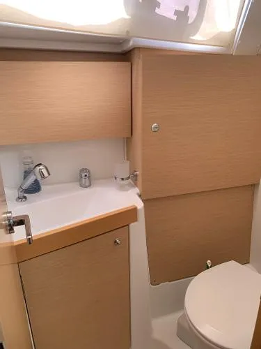 Slide: The Image of Beneteau 35.1 w/Generator 2018 - 11