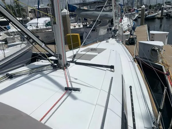Slide: The Image of Beneteau 35.1 w/Generator 2018 - 2