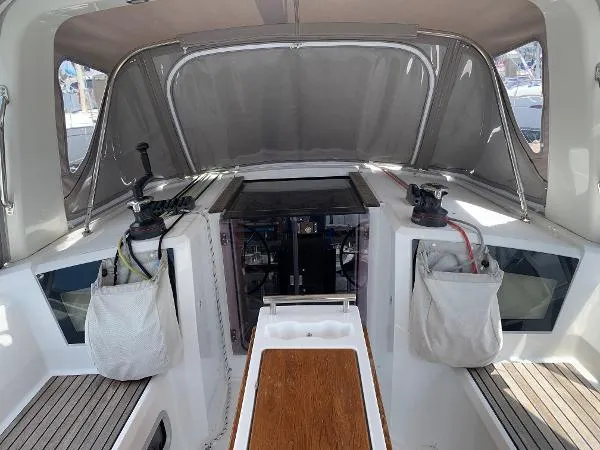 Slide: The Image of Beneteau 35.1 w/Generator 2018 - 5