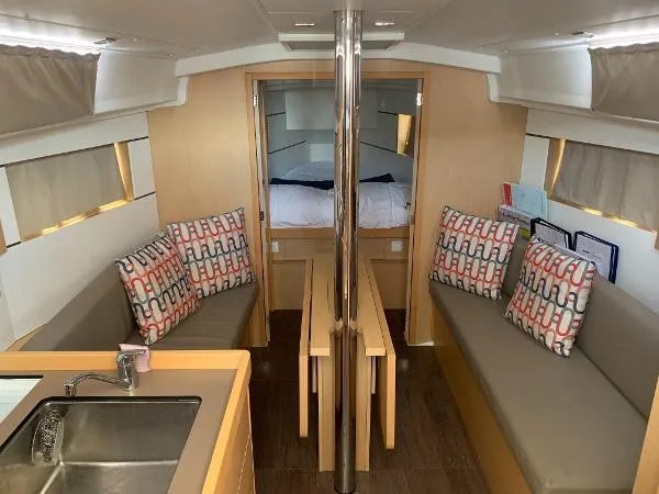 Slide: The Image of Beneteau 35.1 w/Generator 2018 - 8