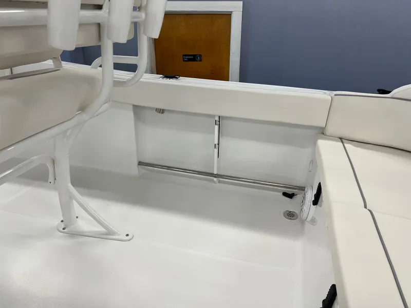 Slide: The Image of Sea Hunt Ultra 229 2026 - 15