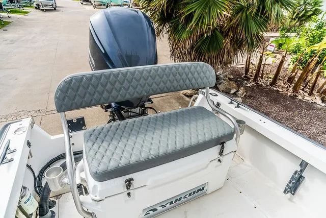 Slide: The Image of Boston Whaler 22 Guardian 1994 - 11