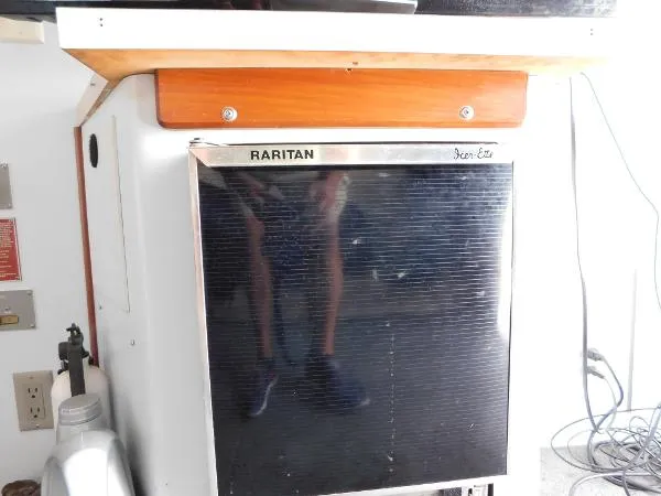 Slide: The Image of Sea Ray 345 Sedan Bridge 1988 - 9