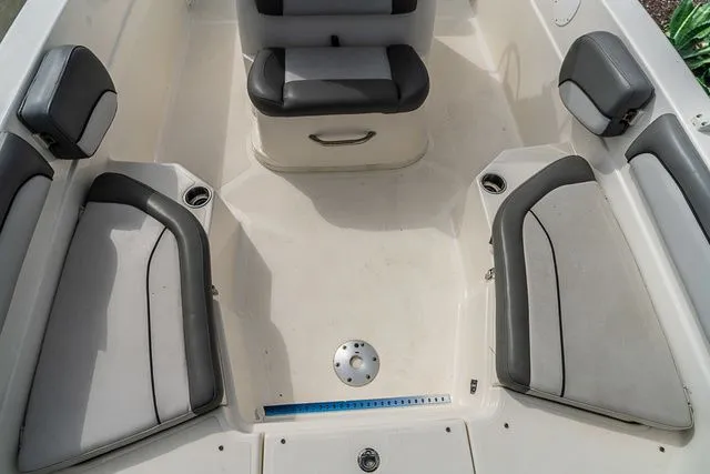 Slide: The Image of NauticStar 231 HYBRID STD 2022 - 13