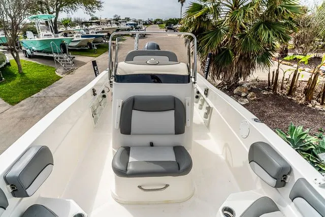 Slide: The Image of NauticStar 231 HYBRID STD 2022 - 14