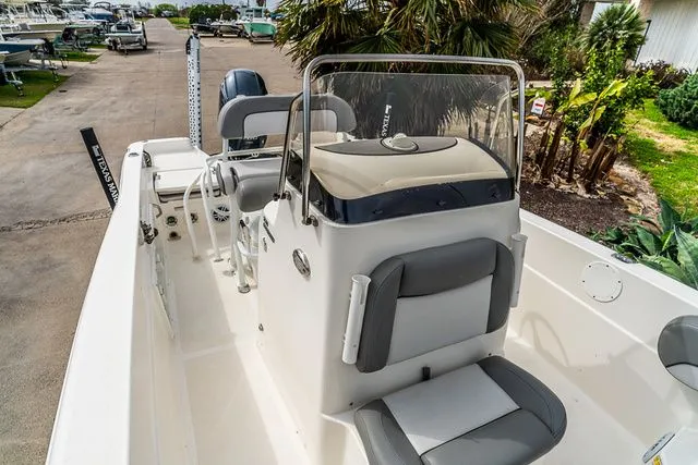 Slide: The Image of NauticStar 231 HYBRID STD 2022 - 15