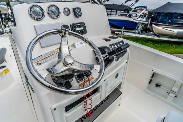 Slide: The Image of NauticStar 231 HYBRID STD 2022 - 19