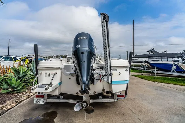 Slide: The Image of NauticStar 231 HYBRID STD 2022 - 4