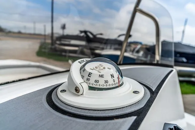 Slide: The Image of NauticStar 231 HYBRID STD 2022 - 6