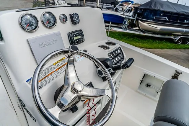 Slide: The Image of NauticStar 231 HYBRID STD 2022 - 7