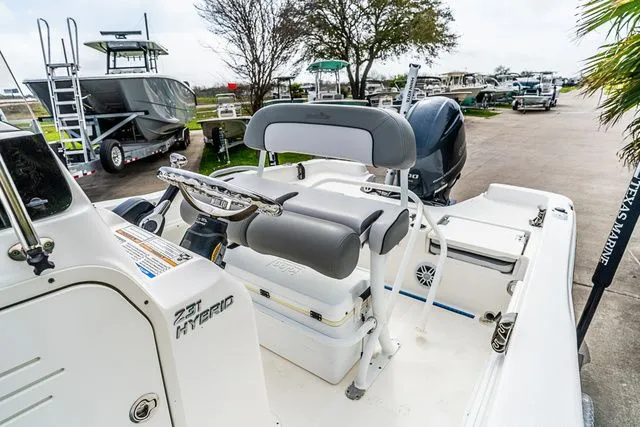 Slide: The Image of NauticStar 231 HYBRID STD 2022 - 8