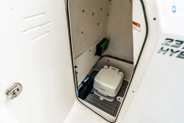 Slide: The Image of NauticStar 231 HYBRID STD 2022 - 9