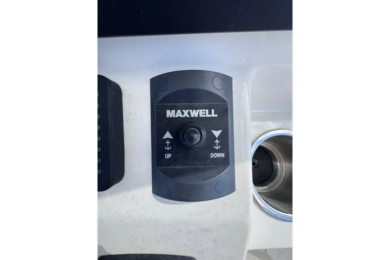 Slide: The Image of Maxwell anchor control panel on 2025 Sea Born SX239 Offshore boat. - 34