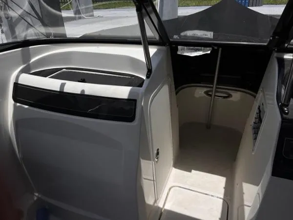 Slide: The Image of Bayliner VR4 2021 - 2