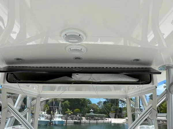 Slide: The Image of SeaVee 390Z 2018 - 10