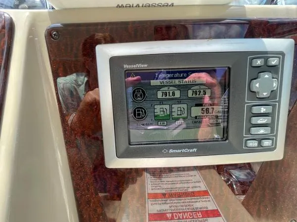 Slide: The Image of Sea Ray 350 Sundancer 2010 - 11