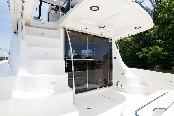 Slide: The Image of Sea Ray 500 Sedan Bridge 2005 - 11