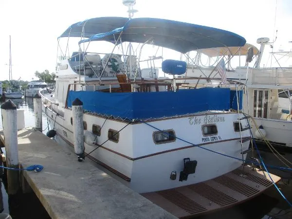 Slide: The Image of Marine Trader 44 Sundeck 1984 - 1