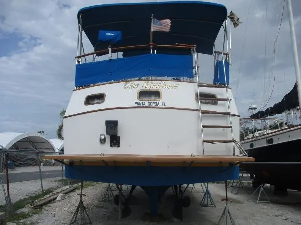 Slide: The Image of Marine Trader 44 Sundeck 1984 - 4