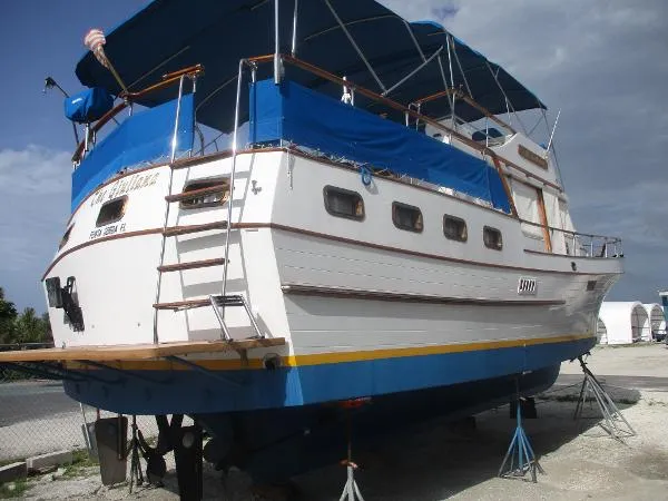 Slide: The Image of Marine Trader 44 Sundeck 1984 - 7