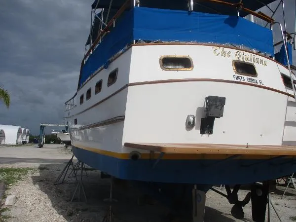 Slide: The Image of Marine Trader 44 Sundeck 1984 - 8