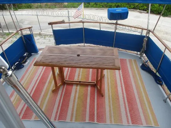 Slide: The Image of Marine Trader 44 Sundeck 1984 - 9