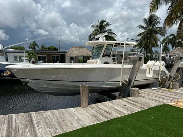 Slide: The Image of Boston Whaler 330 Outrage 2018 - 0
