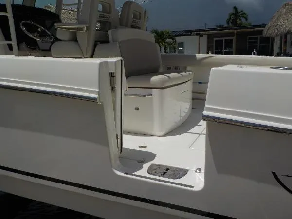 Slide: The Image of Boston Whaler 330 Outrage 2018 - 10