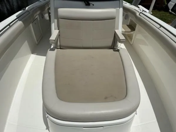 Slide: The Image of Boston Whaler 330 Outrage 2018 - 5