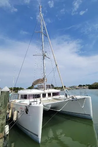 Slide: The Image of Lagoon 400 2011 - 3