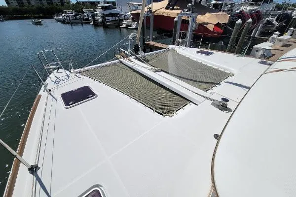 Slide: The Image of Lagoon 400 2011 - 6