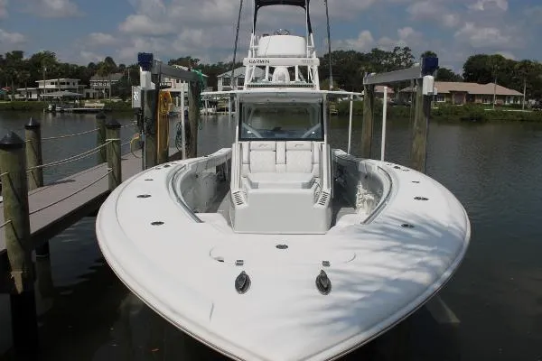 Slide: The Image of Yellowfin 42 2020 - 3