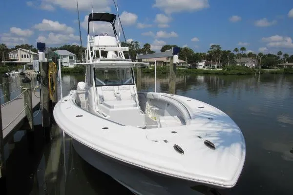 Slide: The Image of Yellowfin 42 2020 - 4