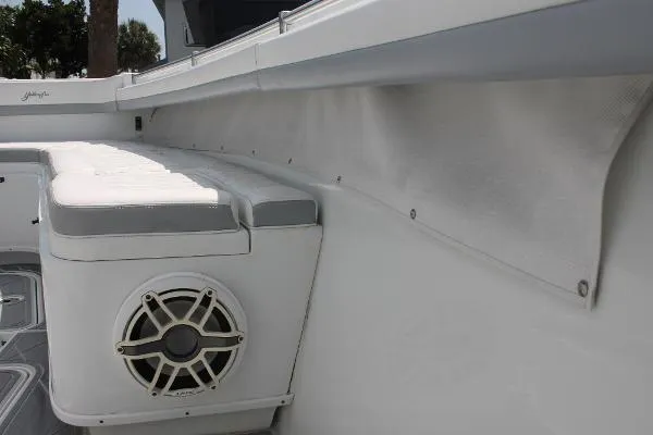 Slide: The Image of Yellowfin 42 2020 - 9