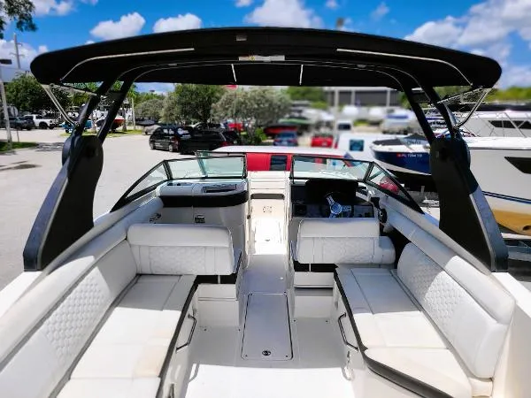 Slide: The Image of Sea Ray 270 SDX 2018 - 4