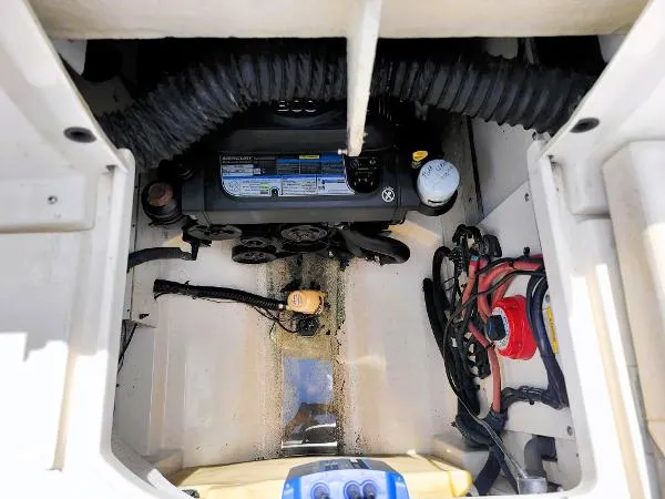 Slide: The Image of Sea Ray 270 SDX 2018 - 5