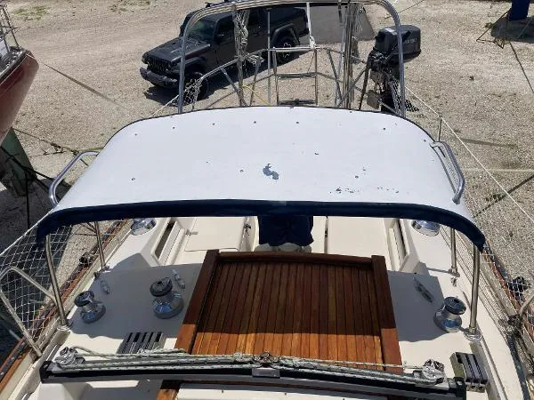 Slide: The Image of Pacific Seacraft Crealock 37 1994 - 8
