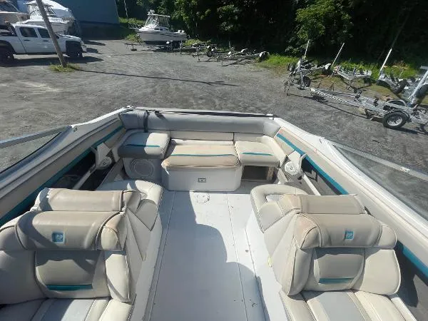 Slide: The Image of Four Winns 235 Sundowner 1994 - 6