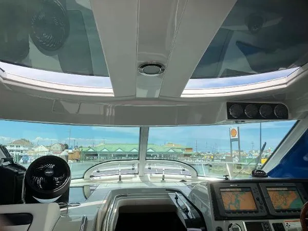 Slide: The Image of Sea Ray 43 Sundancer 2009 - 10