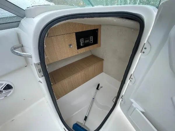 Slide: The Image of Robalo R227 Dual Console 2014 - 11