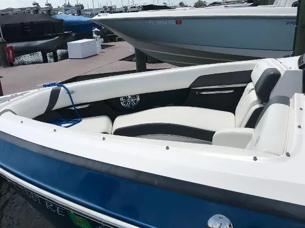 Slide: The Image of Regal 2500 Bowrider 2016 - 5