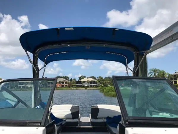 Slide: The Image of Regal 2500 Bowrider 2016 - 8