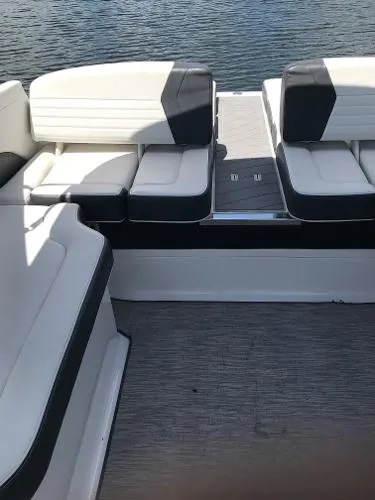 Slide: The Image of Regal 2500 Bowrider 2016 - 9