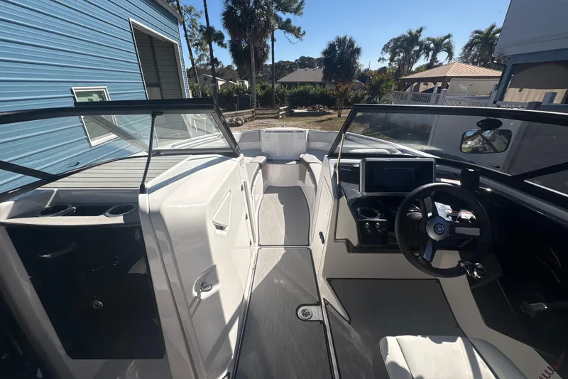 Slide: The Image of Dashboard of 2025 Yamaha Boats AR250 showing speed, engine hours, and fuel level. - 20