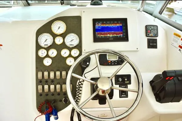 Slide: The Image of Seaswirl 2901 Walkaround O/B 2005 - 10