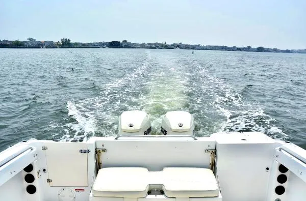 Slide: The Image of Seaswirl 2901 Walkaround O/B 2005 - 11