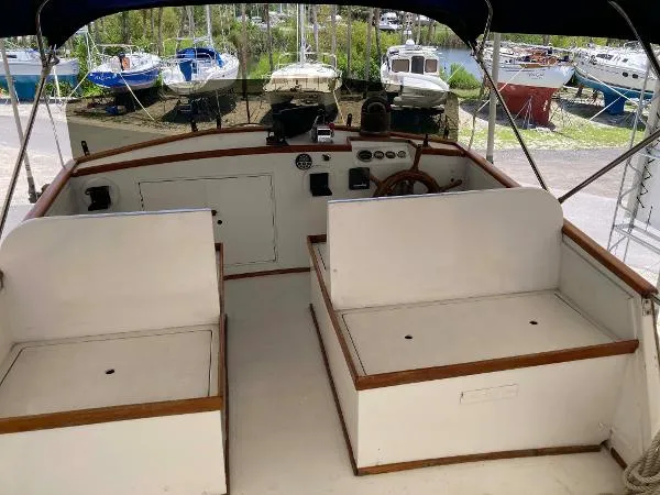 Slide: The Image of Grand Banks 32 Sedan 1977 - 11