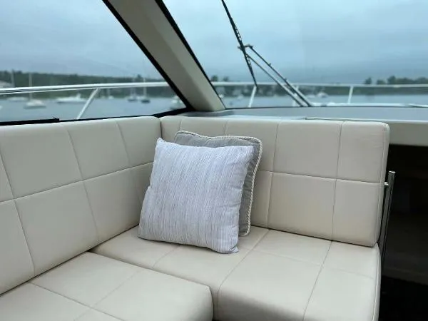 Slide: The Image of Regal 38 XO 2021 - 10