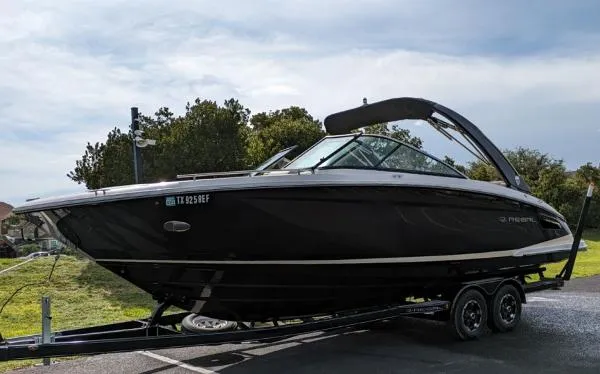 Slide: The Image of Regal 2800 Bowrider 2018 - 3